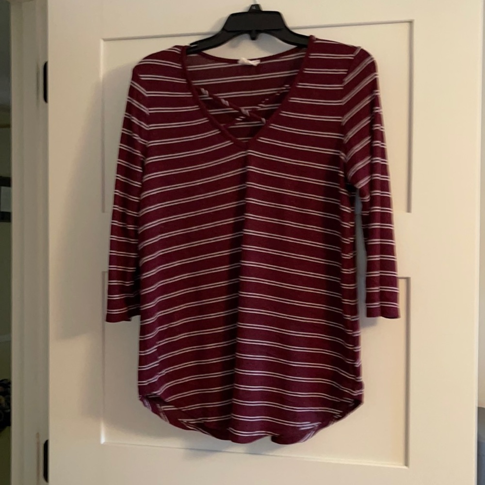 Fun cross-cross neckline top Emory park sz L